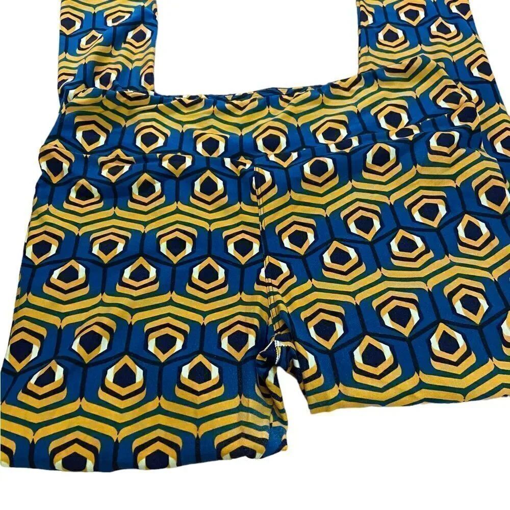 Lularoe size TC (tall and curvy) fits ladies size 12-18 excellent confit…